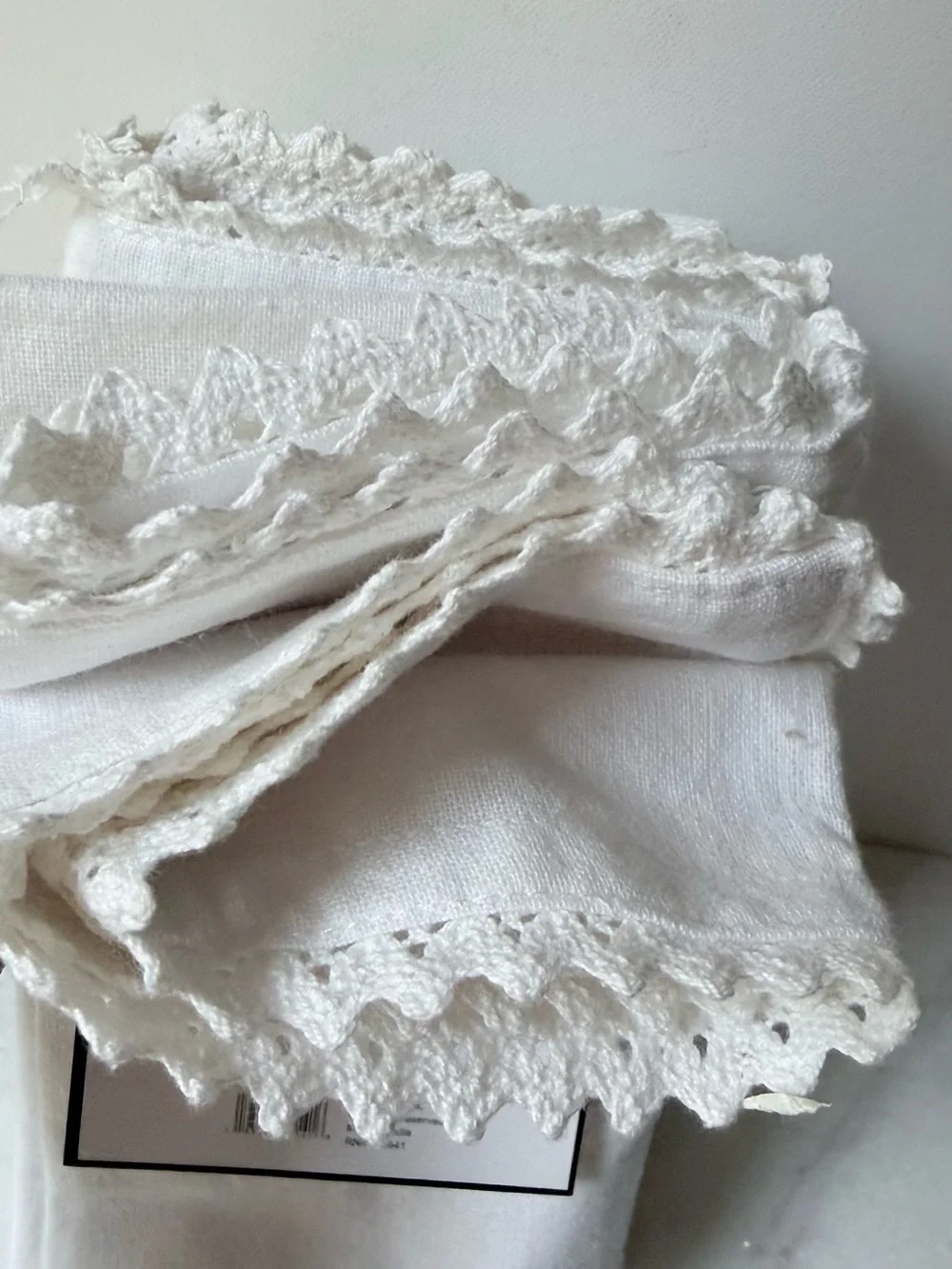 MRKT Set of 8 White Crochet-Edge Napkins 18”x18”